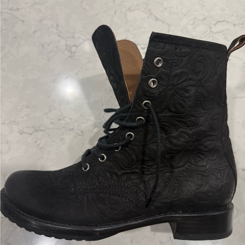 Frye Black Embossed Floral Leather Lace-Up Boots 9.5 B Moto Combat Boho